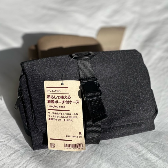 Muji Black Hanging Case with Pouch - Toiletry Bag - Minimalist Japanese Design - Picture 1 of 6